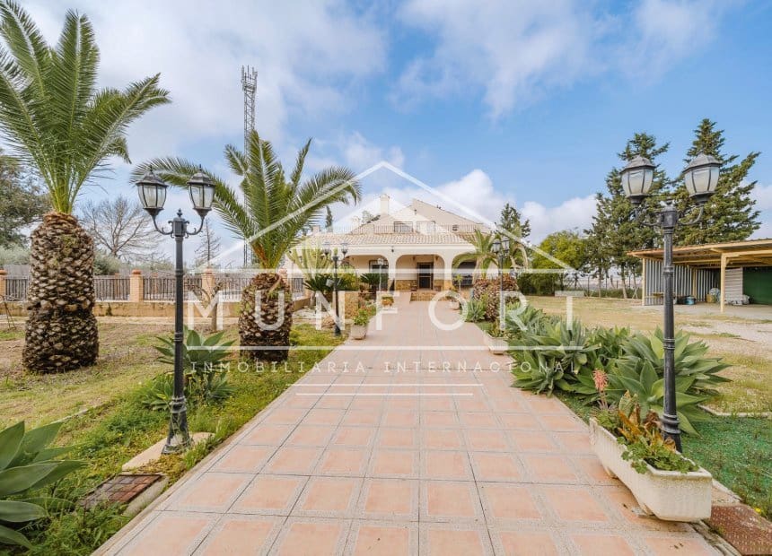5 soveværelse Villa til salg i Valle del Sol med swimmingpool - € 529.000 (Ref: 9940852)