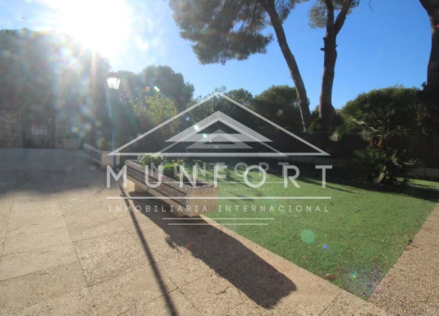 4 Zimmer Villa zu verkaufen in Dehesa de Campoamor mit Pool - 889.900 € (Ref: 9940862)