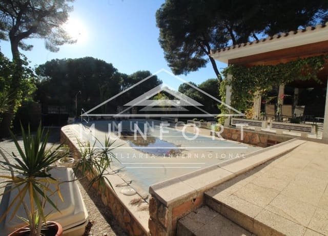 4 Zimmer Villa zu verkaufen in Dehesa de Campoamor, Orihuela mit Pool - 889.900 € (Ref: 9940862)