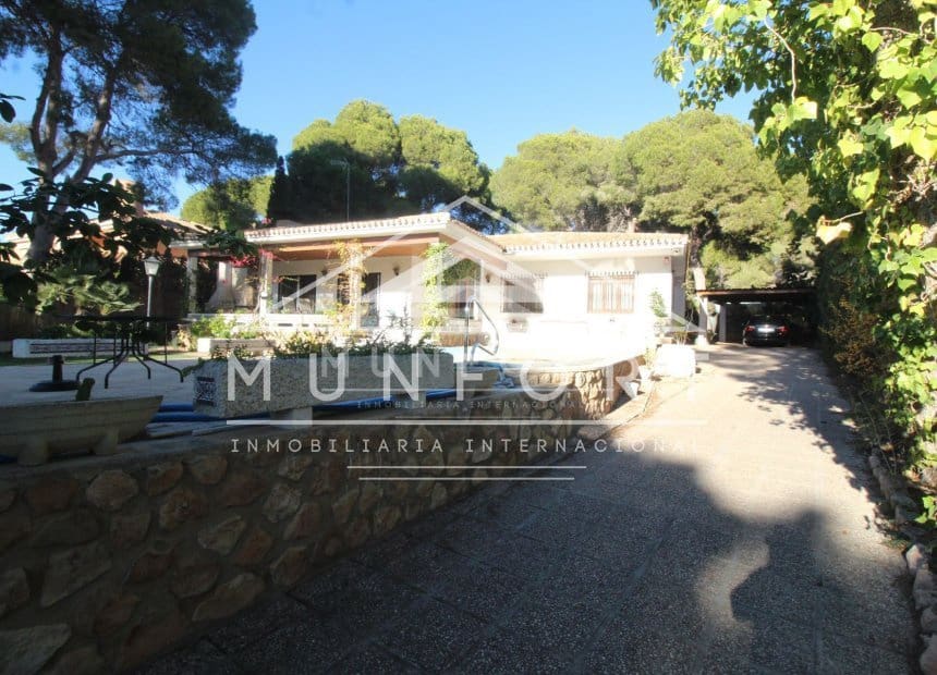 4 Zimmer Villa zu verkaufen in Dehesa de Campoamor mit Pool - 889.900 € (Ref: 9940862)
