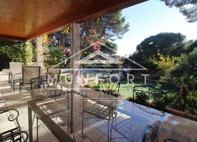 4 Zimmer Villa zu verkaufen in Dehesa de Campoamor, Orihuela mit Pool - 889.900 € (Ref: 9940862)