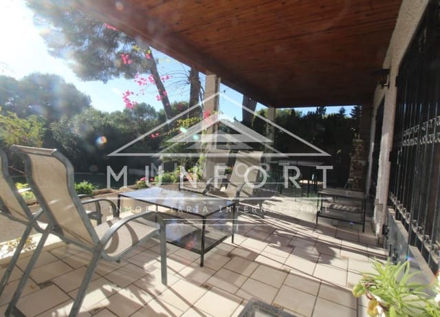 4 Zimmer Villa zu verkaufen in Dehesa de Campoamor, Orihuela mit Pool - 889.900 € (Ref: 9940862)