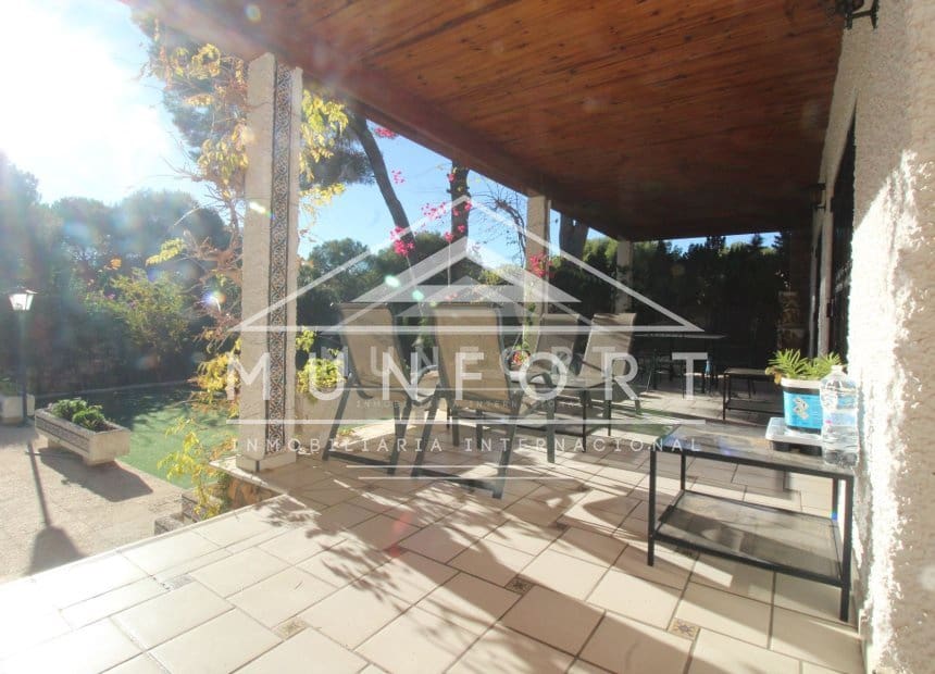 4 Zimmer Villa zu verkaufen in Dehesa de Campoamor mit Pool - 889.900 € (Ref: 9940862)