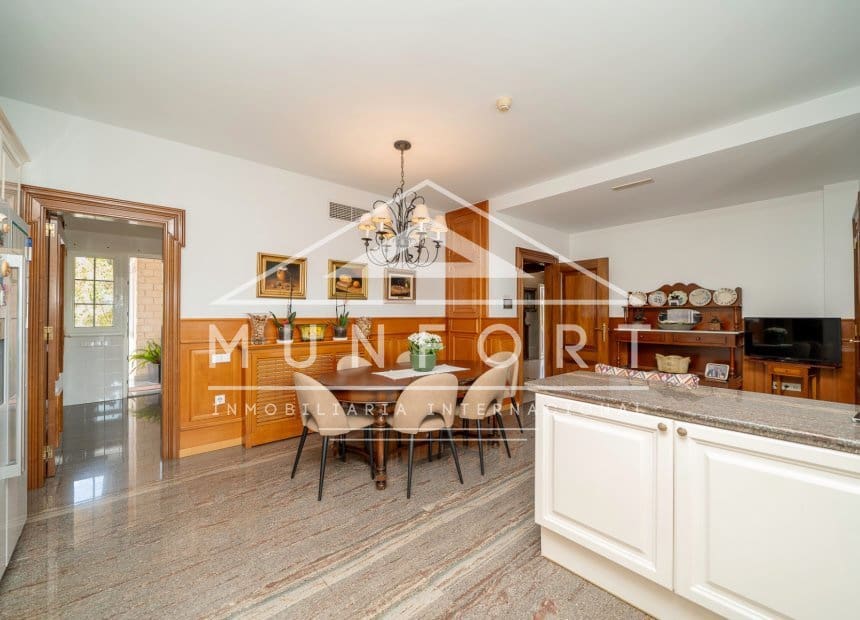 5 makuuhuone Huvila myytävänä paikassa San Pedro del Pinatar mukana uima-altaan - 1 299 000 € (Ref: 9940864)