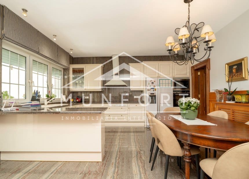 5 makuuhuone Huvila myytävänä paikassa San Pedro del Pinatar mukana uima-altaan - 1 299 000 € (Ref: 9940864)