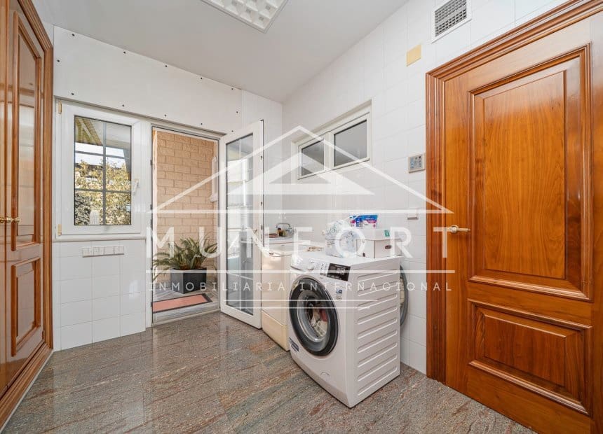 5 makuuhuone Huvila myytävänä paikassa San Pedro del Pinatar mukana uima-altaan - 1 299 000 € (Ref: 9940864)