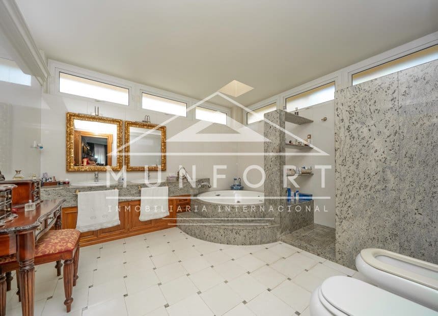 5 makuuhuone Huvila myytävänä paikassa San Pedro del Pinatar mukana uima-altaan - 1 299 000 € (Ref: 9940864)