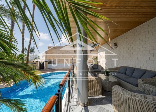 5 makuuhuone Huvila myytävänä paikassa San Pedro del Pinatar ciudad, San Pedro del Pinatar mukana uima-altaan - 1 299 000 € (Ref: 9940864)
