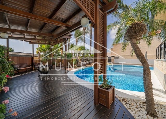5 makuuhuone Huvila myytävänä paikassa San Pedro del Pinatar ciudad, San Pedro del Pinatar mukana uima-altaan - 1 299 000 € (Ref: 9940864)