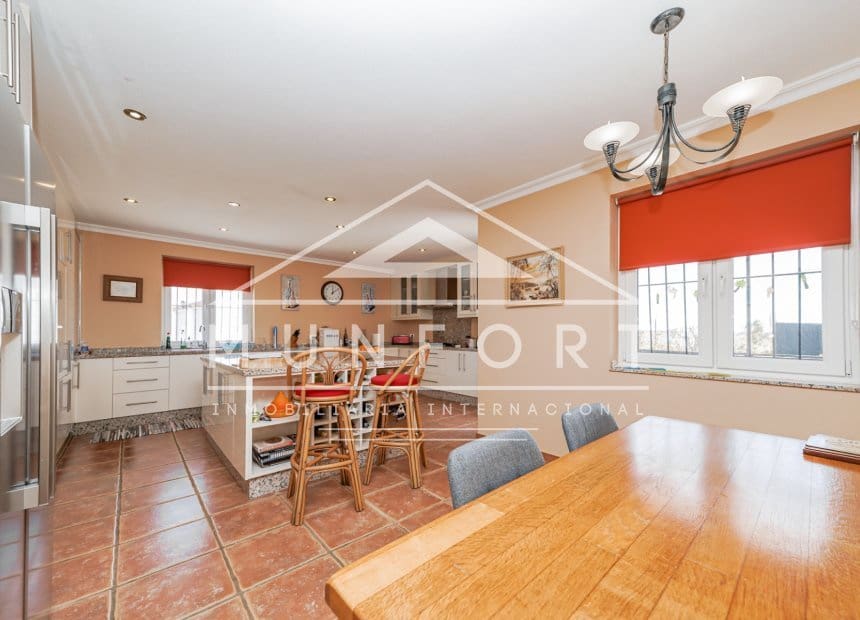 4 soveværelse Villa til salg i Valle del Sol med swimmingpool - € 895.000 (Ref: 9941201)