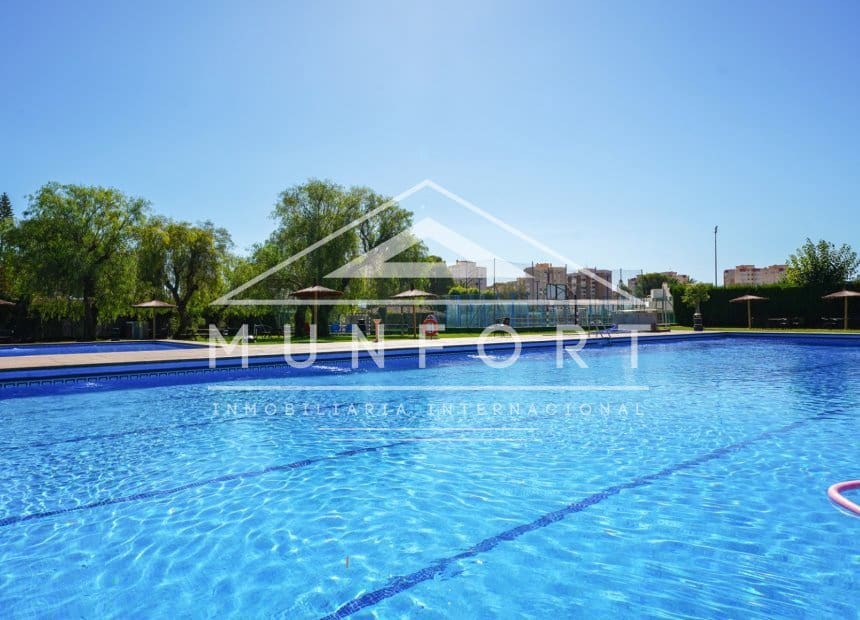 Appartement de 2 chambres de location de vacances à Dehesa de Campoamor - 900 € (Ref: 9944935)