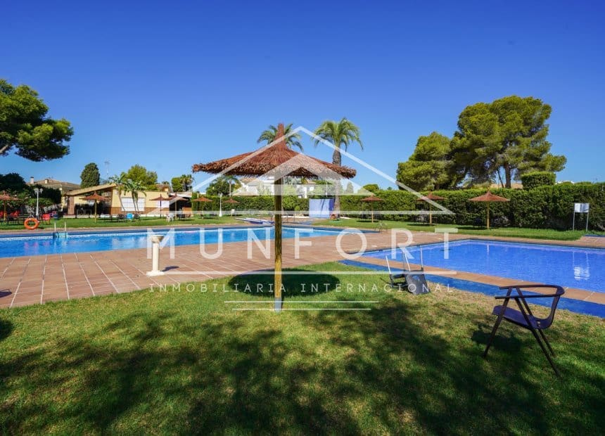 Appartement de 2 chambres de location de vacances à Dehesa de Campoamor - 900 € (Ref: 9944935)
