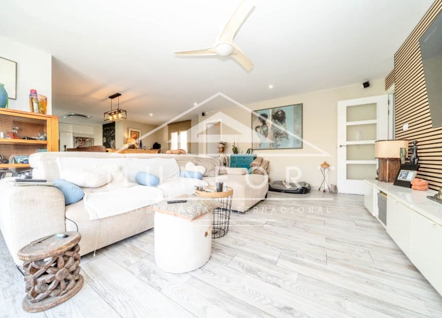 2 soverom Villa til salgs i Torrevieja med svømmebasseng - € 464 999 (Ref: 9948845)