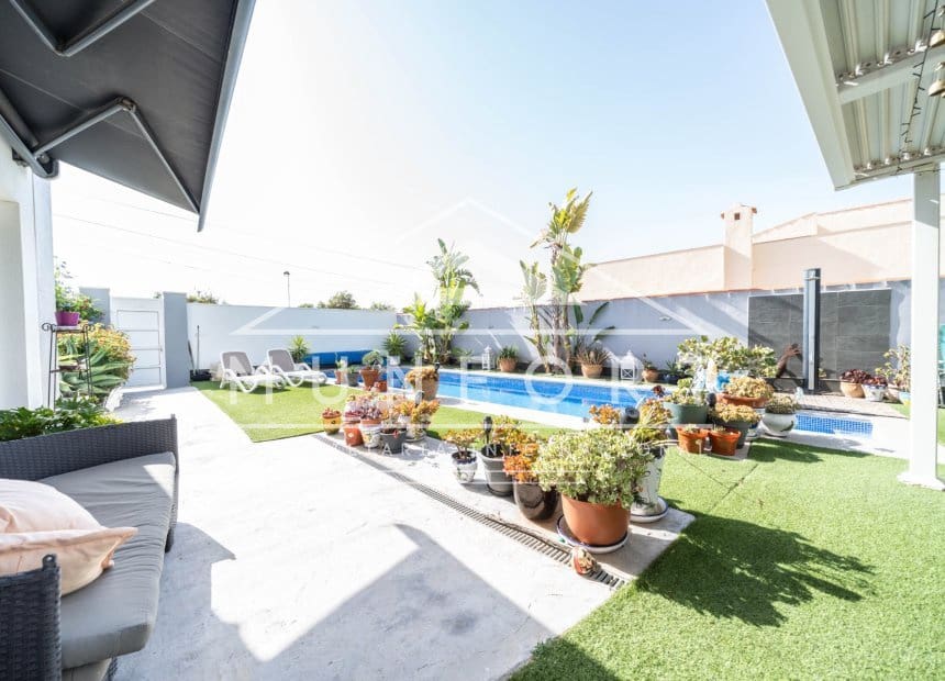 2 soverom Villa til salgs i Torrevieja med svømmebasseng - € 464 999 (Ref: 9948845)