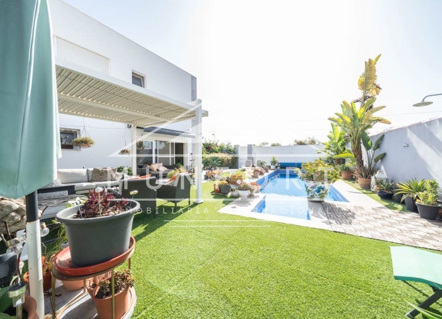 2 soverom Villa til salgs i Torrevieja med svømmebasseng - € 464 999 (Ref: 9948845)