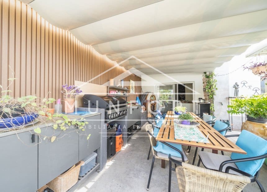 2 soverom Villa til salgs i Torrevieja med svømmebasseng - € 464 999 (Ref: 9948845)