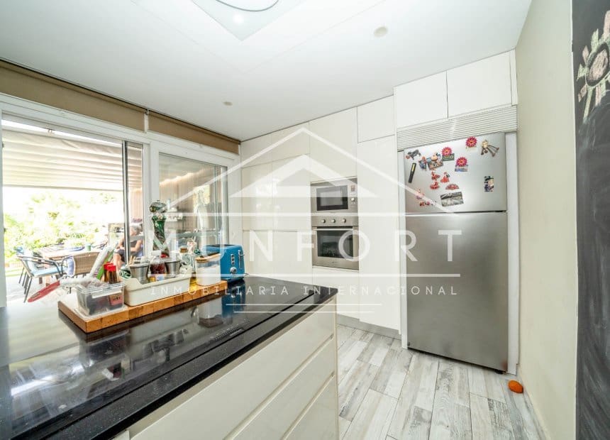 2 soverom Villa til salgs i Torrevieja med svømmebasseng - € 464 999 (Ref: 9948845)