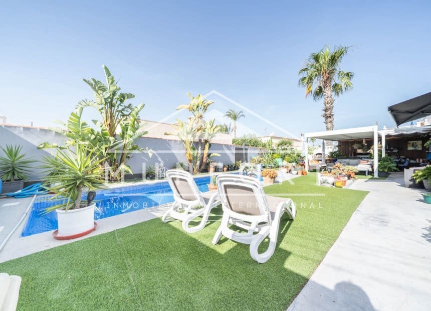 2 soverom Villa til salgs i Torrevieja med svømmebasseng - € 464 999 (Ref: 9948845)