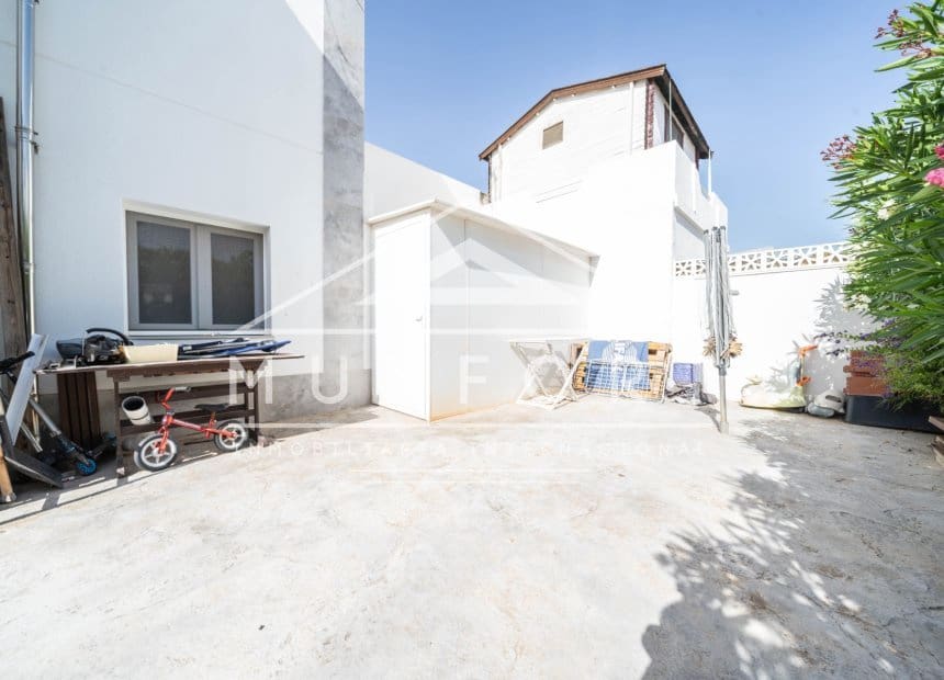 2 soverom Villa til salgs i Torrevieja med svømmebasseng - € 464 999 (Ref: 9948845)