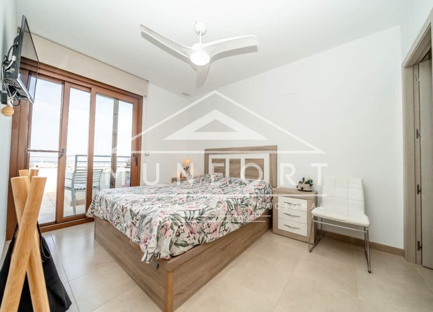 2 slaapkamer Penthouse te koop in Orihuela Costa met zwembad - € 299.900 (Ref: 9950357)