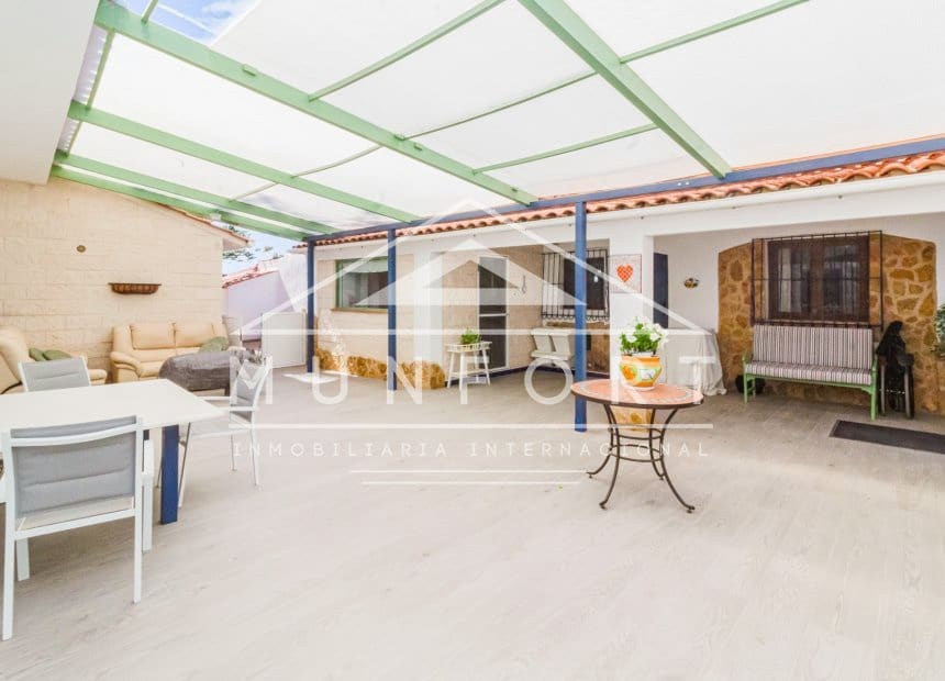 6 bedroom Villa for sale in Gea y Truyols with pool - € 549,900 (Ref: 9958837)