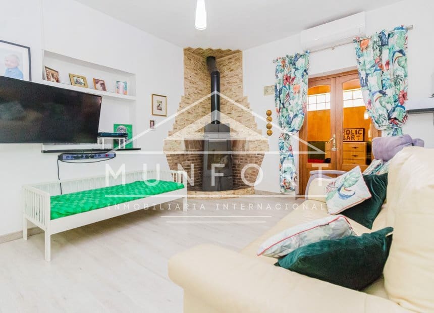 6 bedroom Villa for sale in Gea y Truyols with pool - € 549,900 (Ref: 9958837)