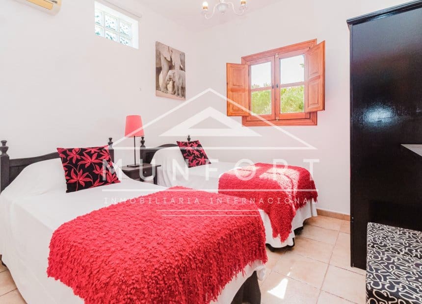 6 bedroom Villa for sale in Gea y Truyols with pool - € 549,900 (Ref: 9958837)