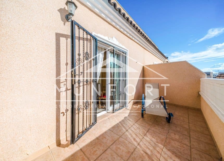 2 bedroom Townhouse for sale in Villamartin with pool - € 211,500 (Ref: 9969025)