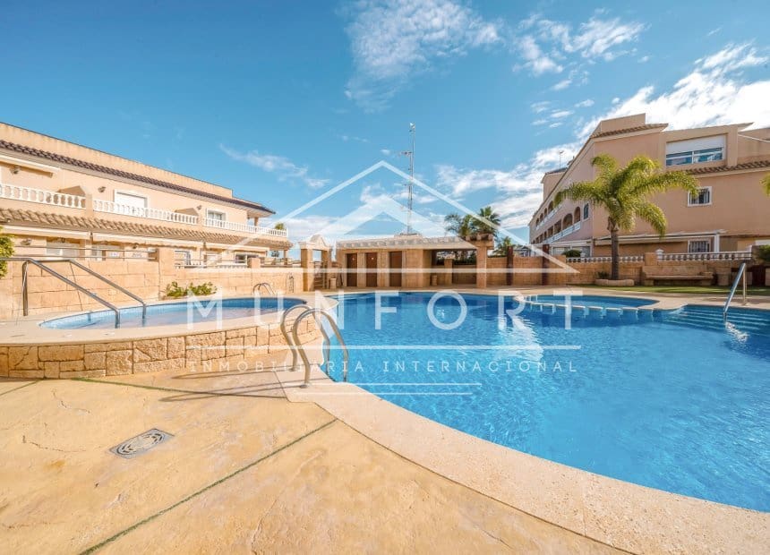 2 bedroom Townhouse for sale in Villamartin with pool - € 211,500 (Ref: 9969025)