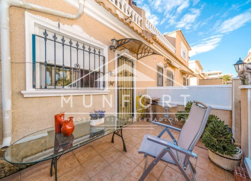 2 bedroom Townhouse for sale in Villamartin with pool - € 211,500 (Ref: 9969025)