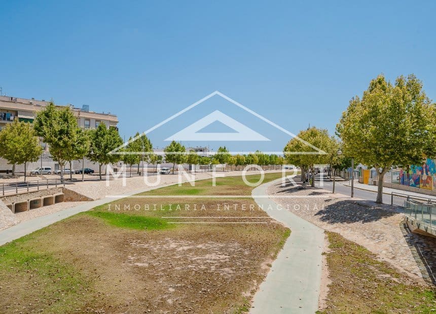4 bedroom Townhouse for sale in Pilar de la Horadada - € 325,000 (Ref: 9984239)