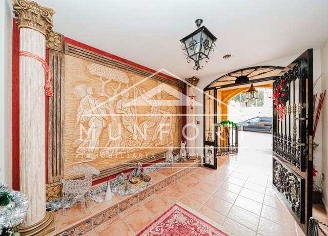 5 soveværelse Villa til salg i Zona Pueblo, Guardamar del Segura - € 485.000 (Ref: 9989987)