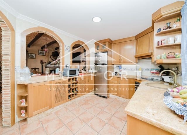 5 soveværelse Villa til salg i Zona Pueblo, Guardamar del Segura - € 485.000 (Ref: 9989987)