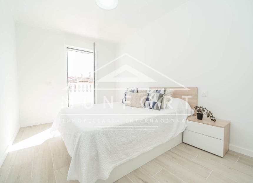 2 soveværelse Byhus til salg i Torrevieja med swimmingpool - € 224.900 (Ref: 9999428)