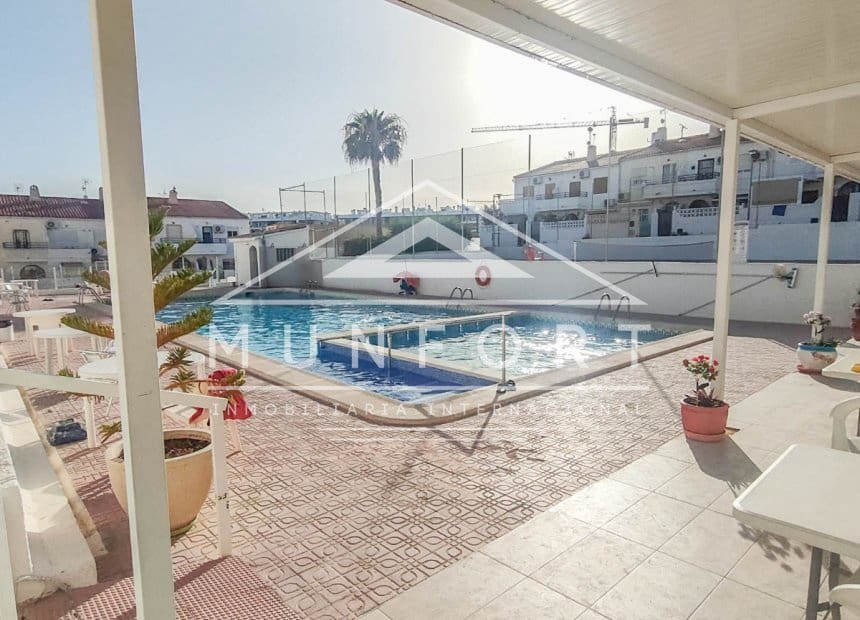 2 soveværelse Byhus til salg i Torrevieja med swimmingpool - € 224.900 (Ref: 9999428)