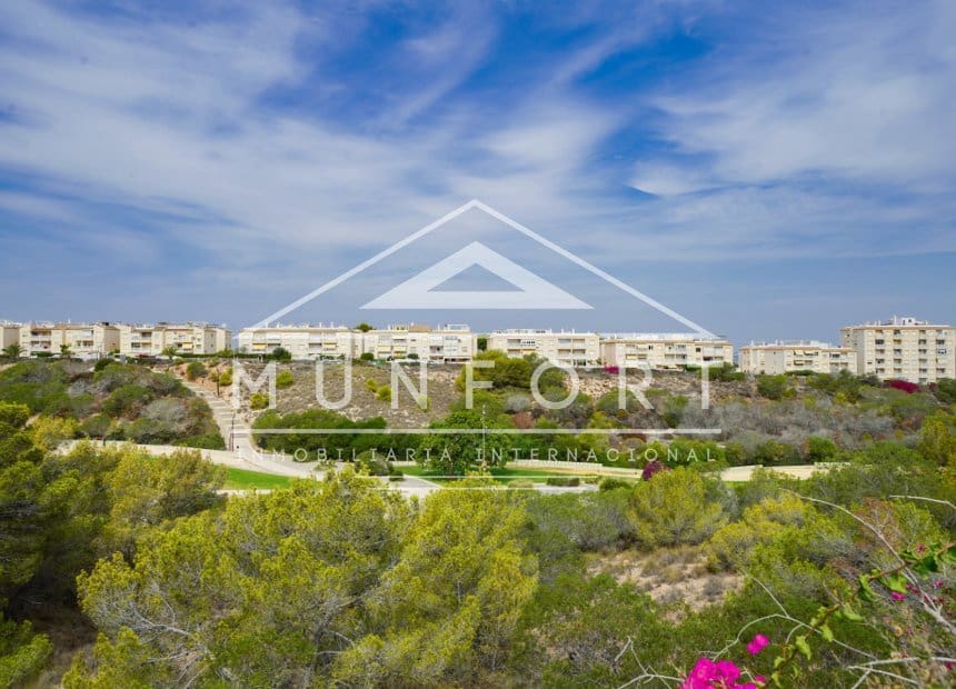 2 soveværelse Byhus til salg i Torrevieja med swimmingpool - € 224.900 (Ref: 9999428)