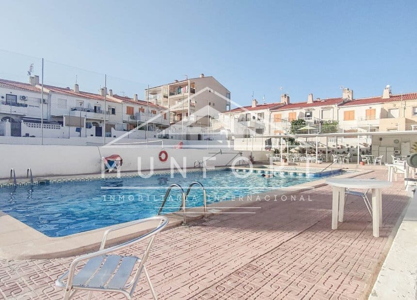 2 soveværelse Byhus til salg i Torrevieja med swimmingpool - € 224.900 (Ref: 9999428)
