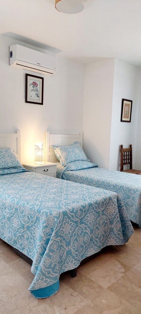 4 camera da letto Villa da affittare in El Paraiso con piscina garage - 5.500 € (Rif: 10172090)