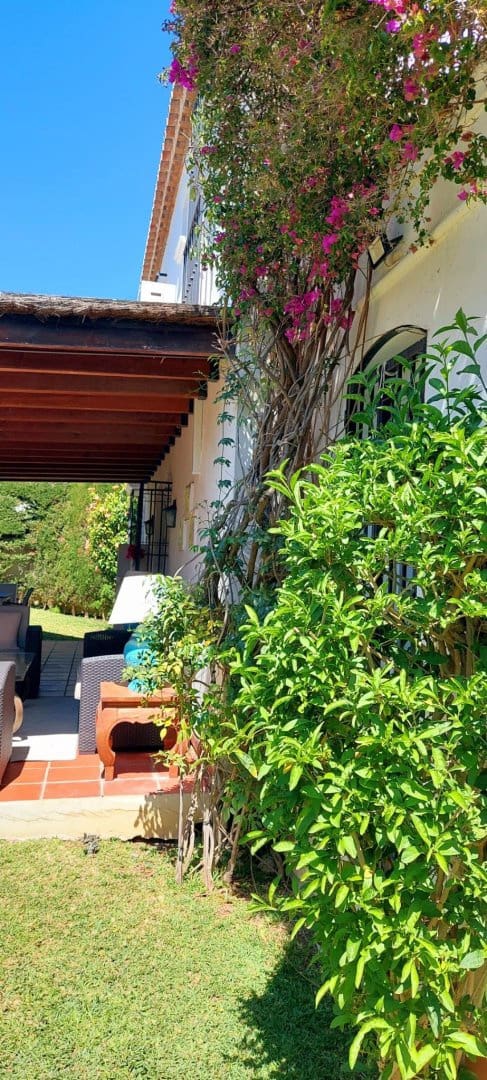 4 camera da letto Villa da affittare in El Paraiso con piscina garage - 5.500 € (Rif: 10172090)