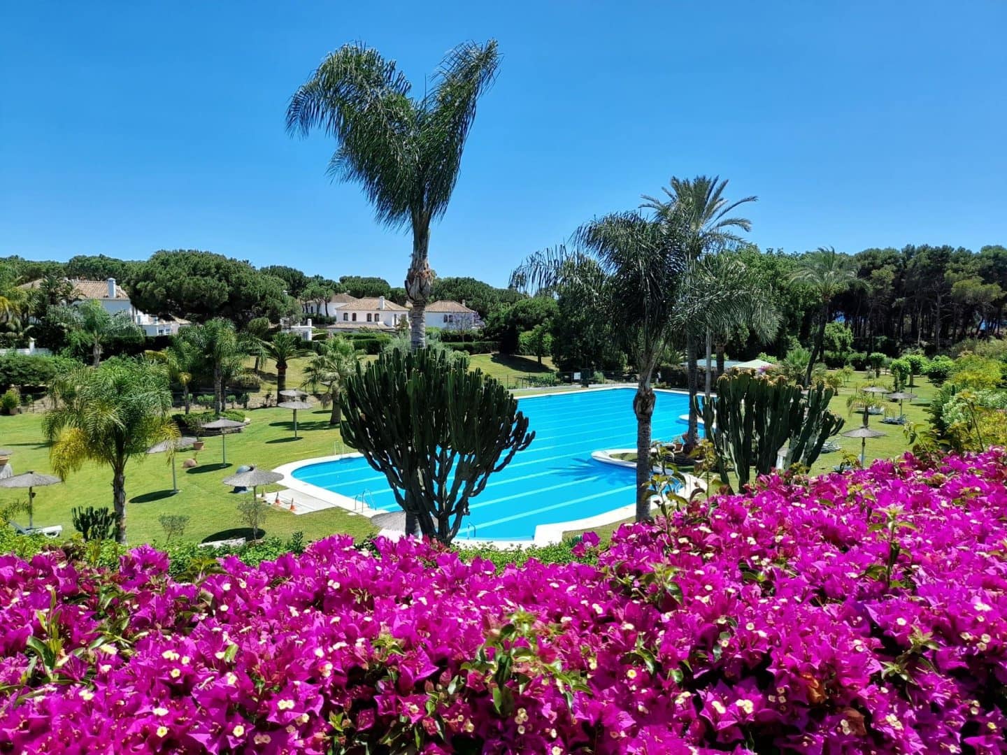 4 camera da letto Villa da affittare in El Paraiso con piscina garage - 5.500 € (Rif: 10172090)