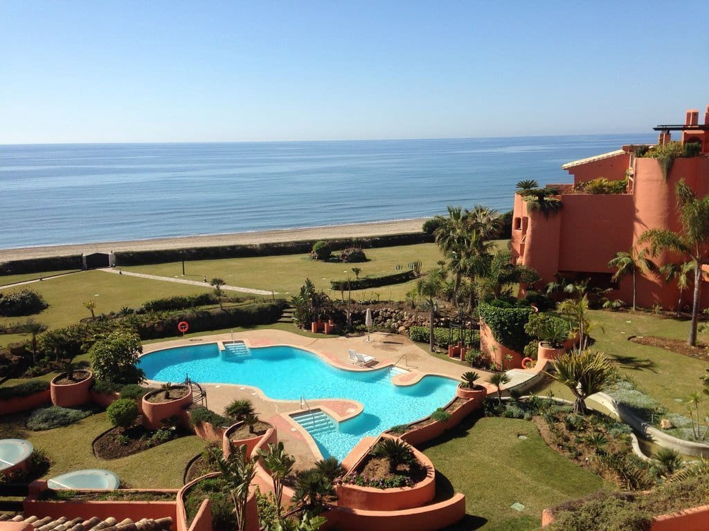 2 soveværelse Lejlighed til salg i Los Monteros med swimmingpool garage - € 1.250.000 (Ref: 3507537)