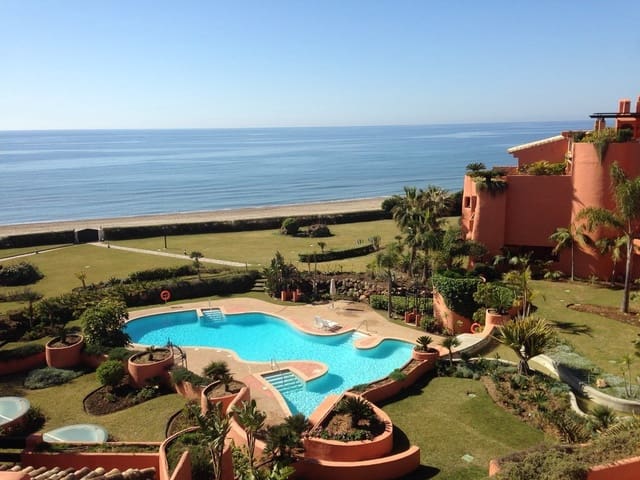 2 soveværelse Lejlighed til salg i Los Monteros, Marbella med swimmingpool garage - € 1.250.000 (Ref: 3507537)