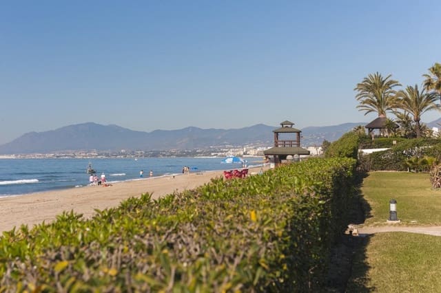 2 soveværelse Lejlighed til salg i Los Monteros, Marbella med swimmingpool garage - € 1.250.000 (Ref: 3507537)