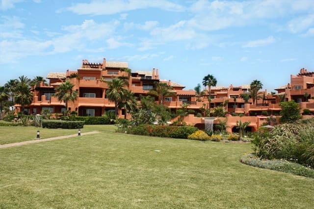 2 soveværelse Lejlighed til salg i Los Monteros, Marbella med swimmingpool garage - € 1.250.000 (Ref: 3507537)