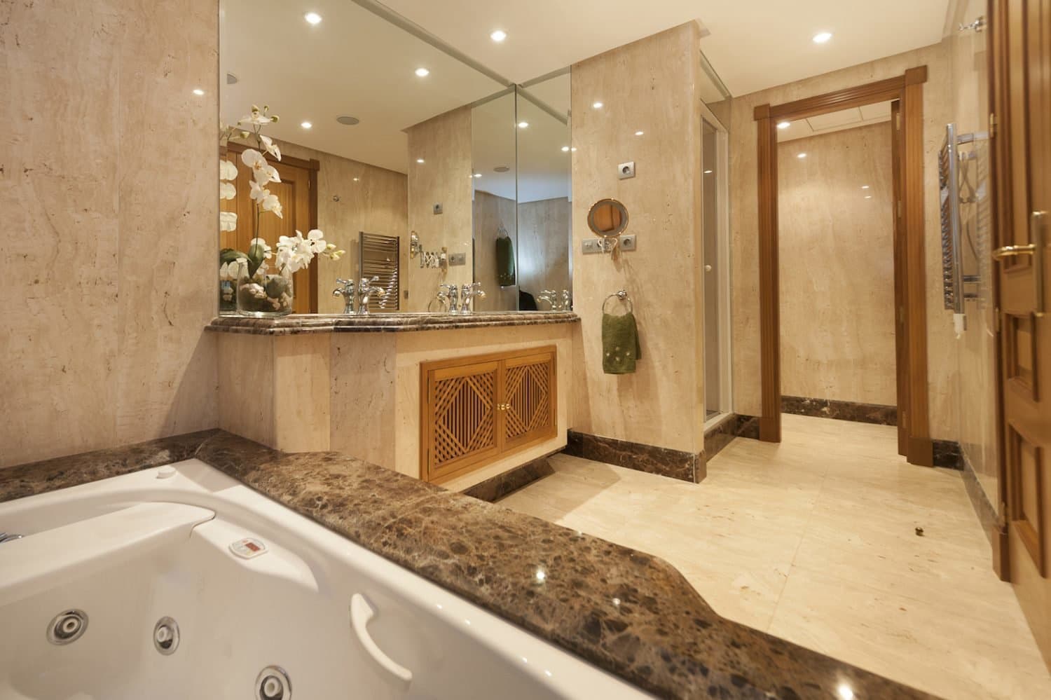2 soveværelse Lejlighed til salg i Los Monteros med swimmingpool garage - € 1.250.000 (Ref: 3507537)