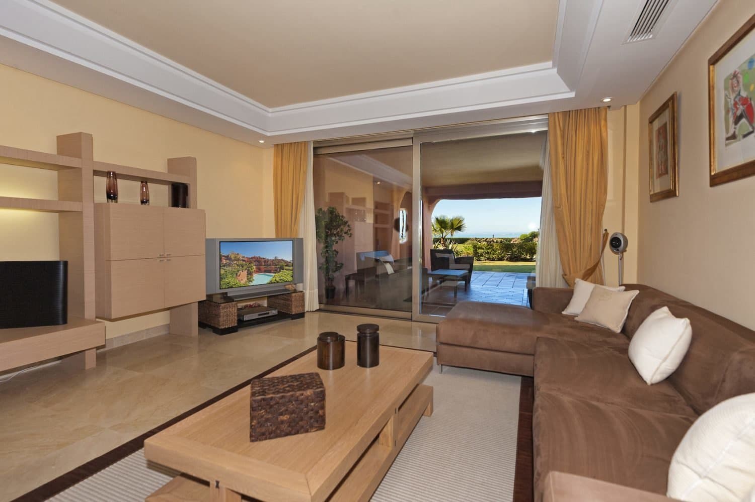 2 soveværelse Lejlighed til salg i Los Monteros med swimmingpool garage - € 1.250.000 (Ref: 3507537)