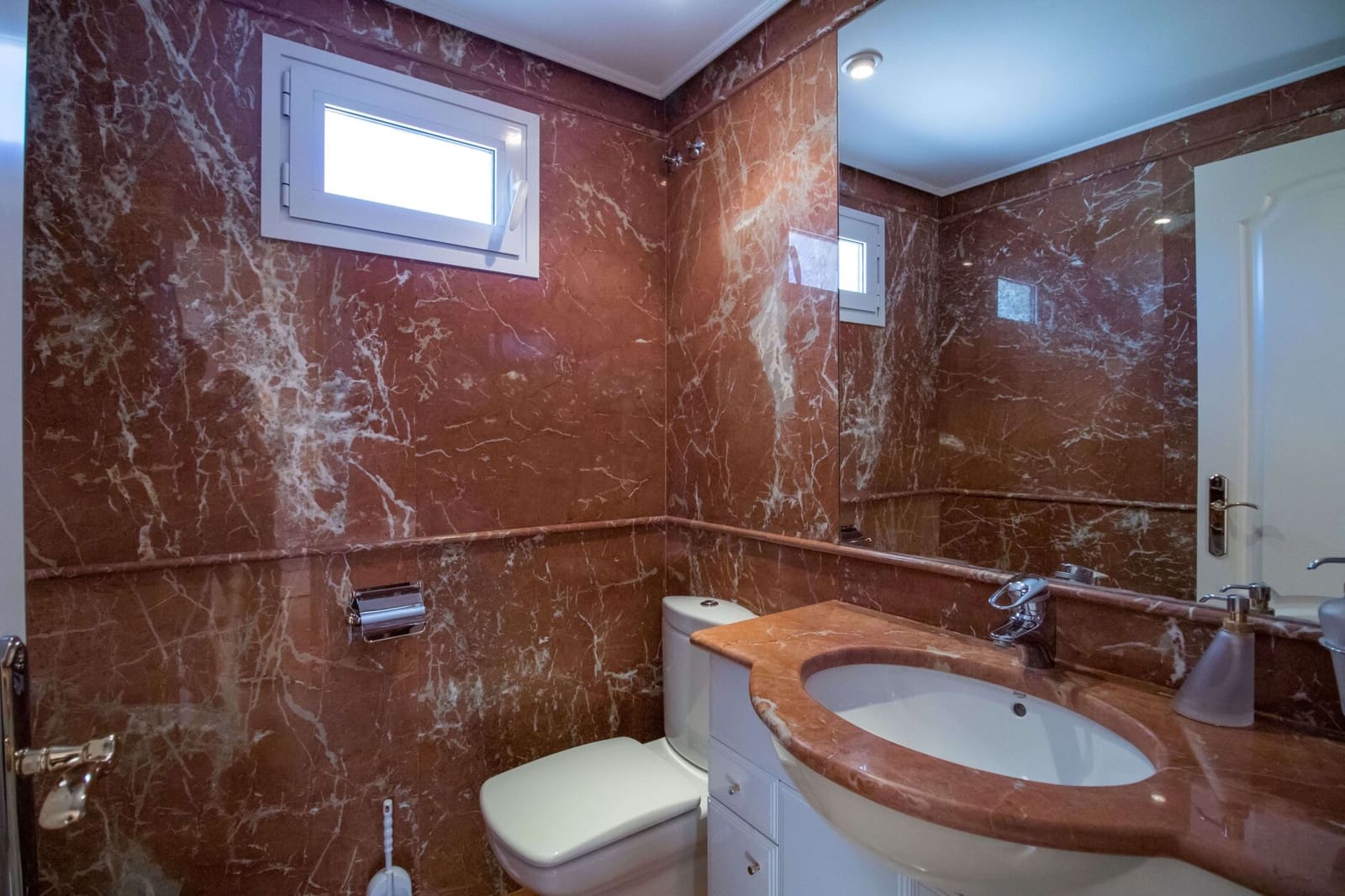 4 sypialnia Apartament na sprzedaż w Nueva Andalucia z basenem - 1 950 000 € (Ref: 3916320)