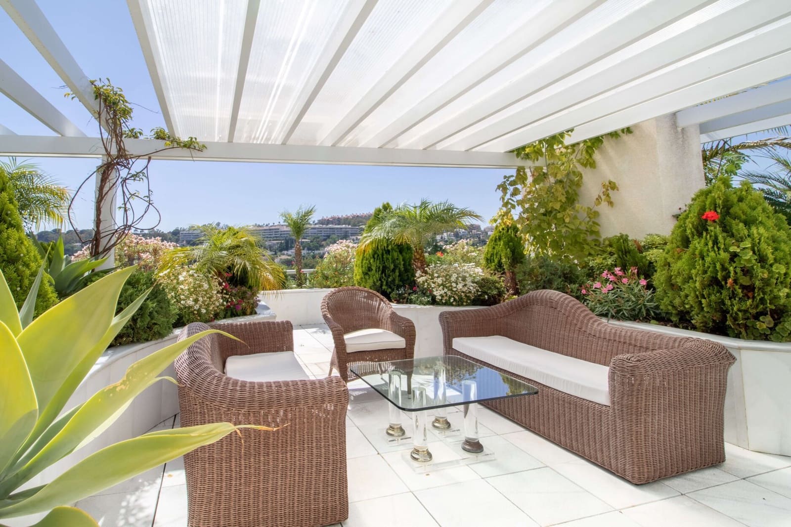 4 sypialnia Apartament na sprzedaż w Nueva Andalucia z basenem - 1 950 000 € (Ref: 3916320)