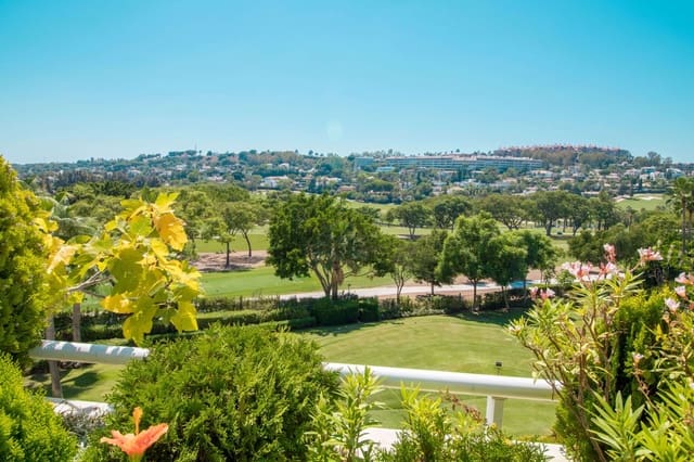 4 soverom Leilighet til salgs i Las Brisas, Marbella med svømmebasseng - € 1 950 000 (Ref: 3916320)