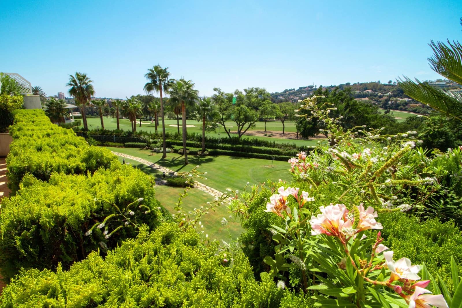 4 sypialnia Apartament na sprzedaż w Nueva Andalucia z basenem - 1 950 000 € (Ref: 3916320)